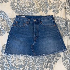 Levi’s denim mini skirt size 27